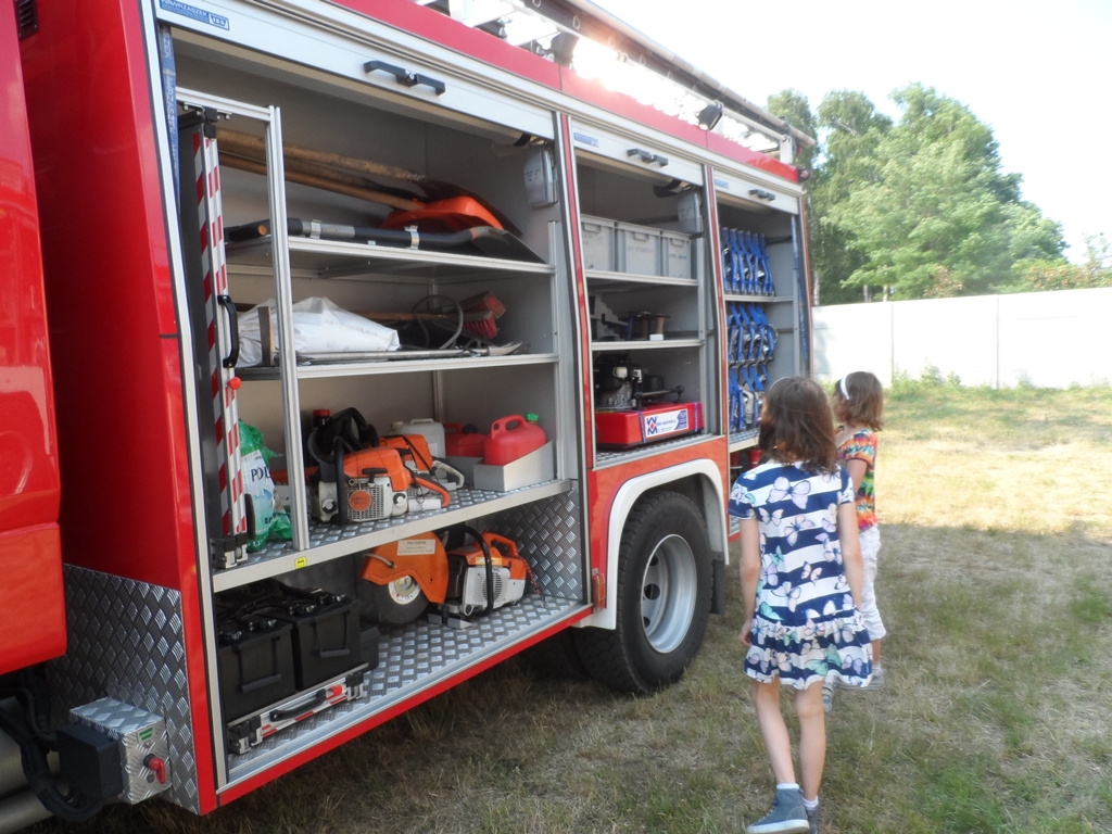 Uczniowie an pikniku strażackim podczas Family Day