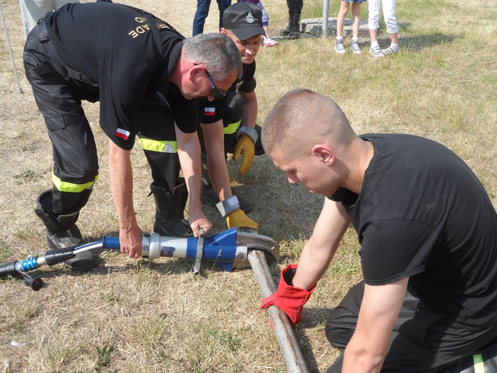 Uczniowie an pikniku strażackim podczas Family Day