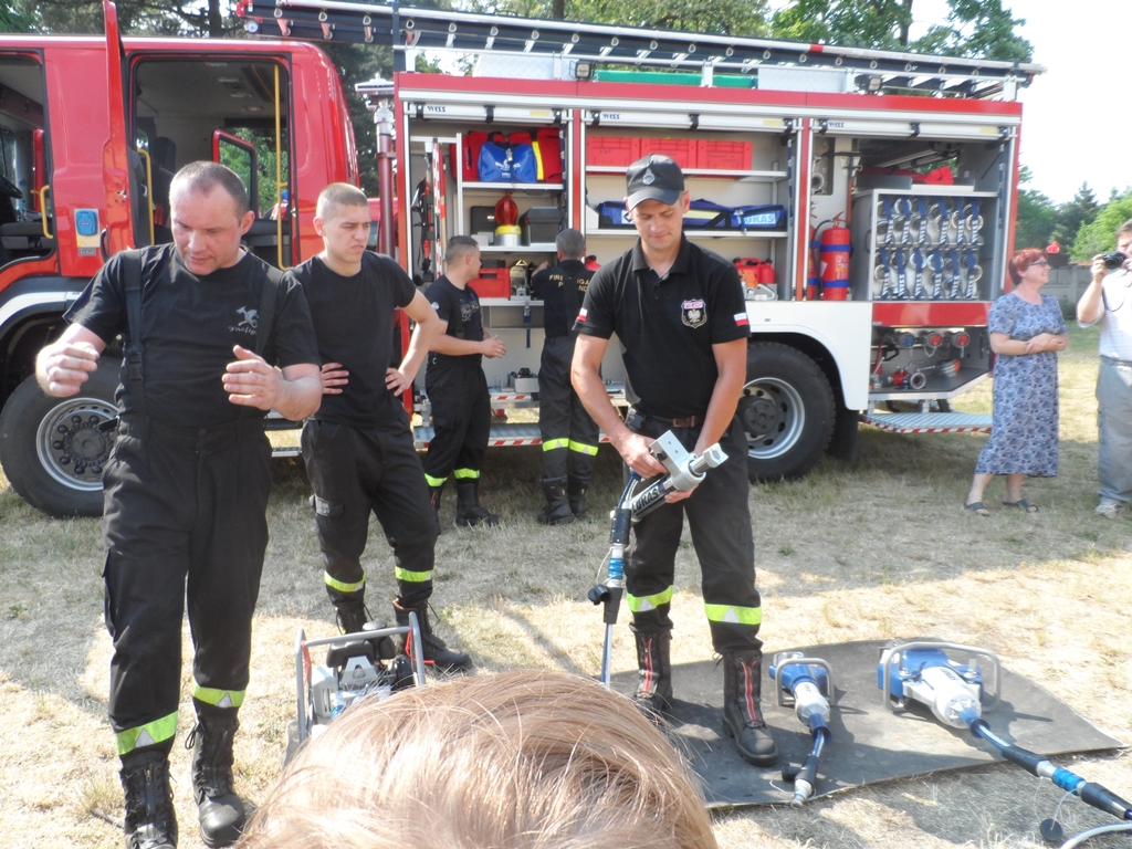 Uczniowie an pikniku strażackim podczas Family Day