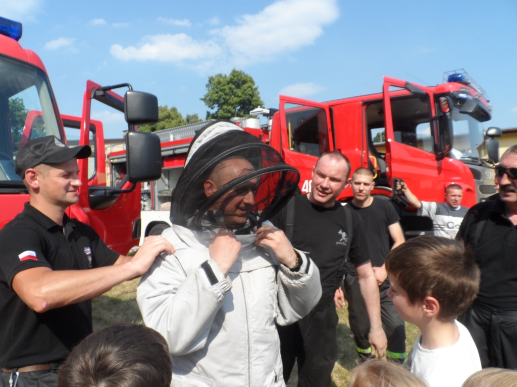 Uczniowie an pikniku strażackim podczas Family Day